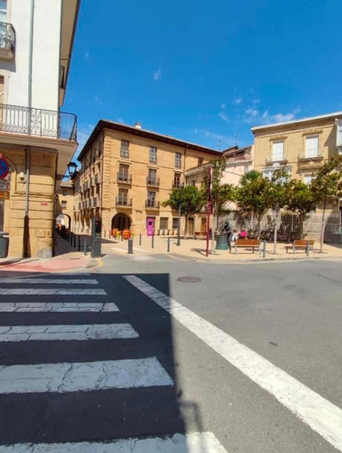 Apartamentos C&E Haro Exterior foto